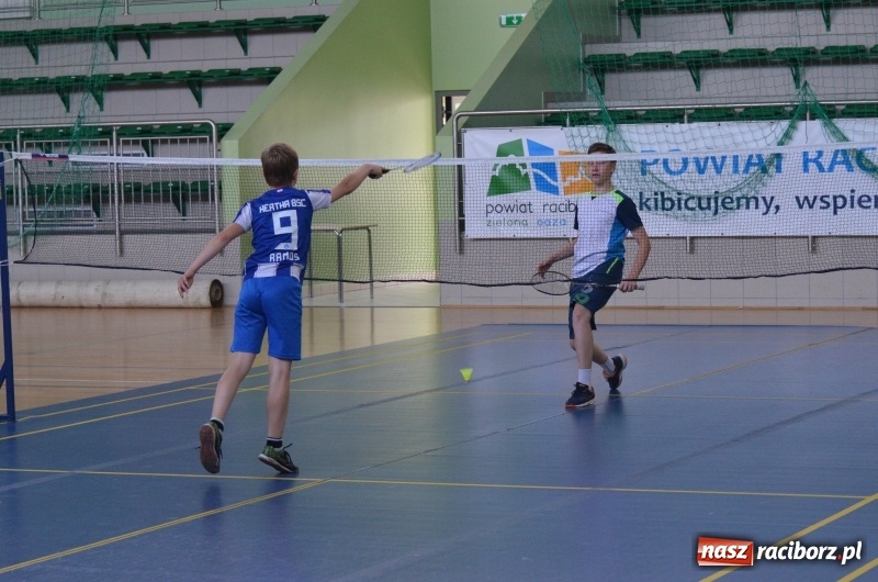 Zdjęcie w galerii na portalu naszraciborz.pl: Wakacyjny turniej badmintona w Arenie Rafako wiadomości z regionu