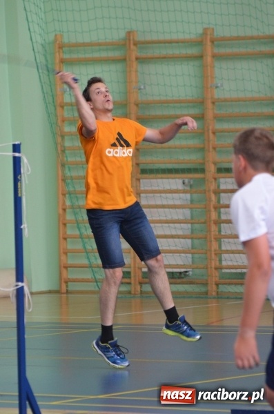 Zdjęcie w galerii na portalu naszraciborz.pl: Wakacyjny turniej badmintona w Arenie Rafako wiadomości z regionu