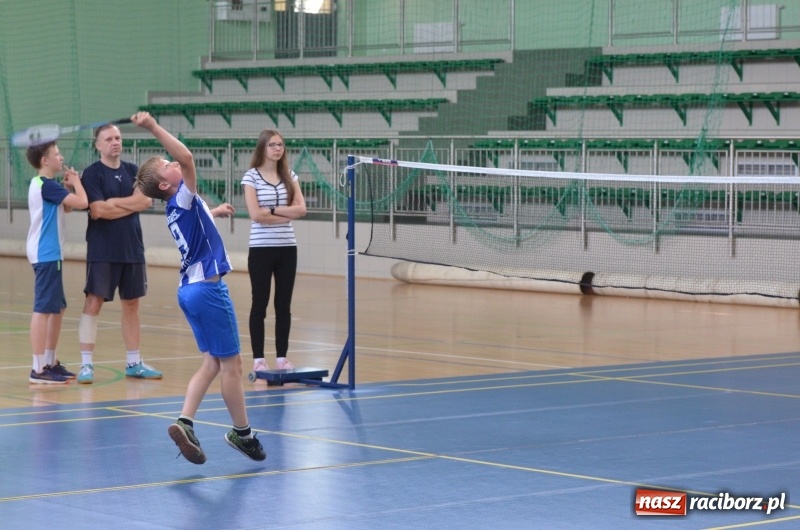 Zdjęcie w galerii na portalu naszraciborz.pl: Wakacyjny turniej badmintona w Arenie Rafako wiadomości z regionu