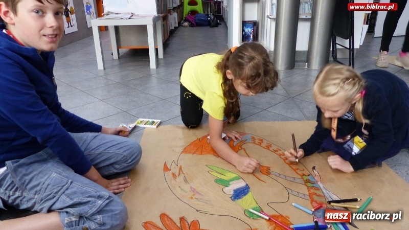 Zdjęcie w galerii na portalu naszraciborz.pl: Legendarny początek Lata z Biblioteką wiadomości z regionu