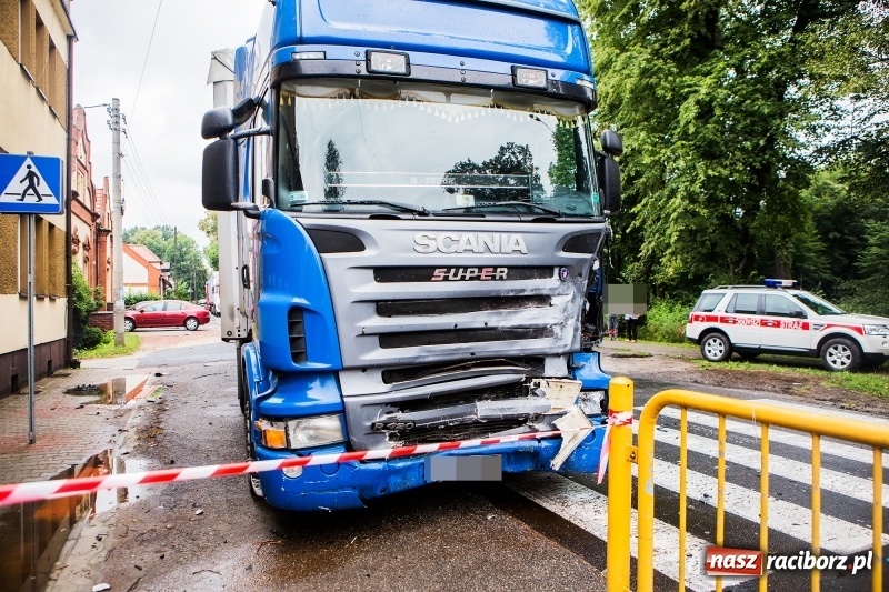 Zdjęcie w galerii na portalu naszraciborz.pl: Nadmierna prędkość prawdopodobną przyczyną wczorajszego wypadku w Rudach  wiadomości z regionu