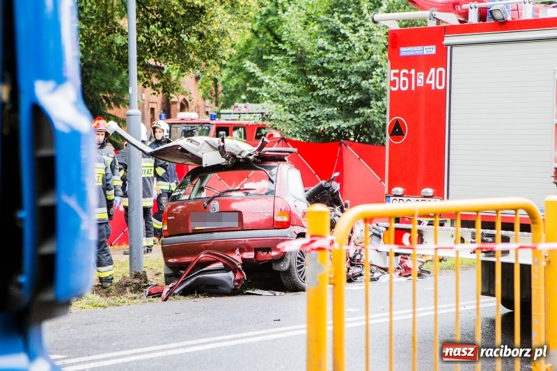 Zdjęcie w galerii na portalu naszraciborz.pl: Nadmierna prędkość prawdopodobną przyczyną wczorajszego wypadku w Rudach  wiadomości z regionu