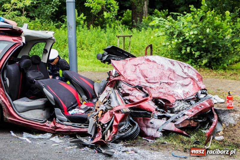 Zdjęcie w galerii na portalu naszraciborz.pl: Nadmierna prędkość prawdopodobną przyczyną wczorajszego wypadku w Rudach  wiadomości z regionu