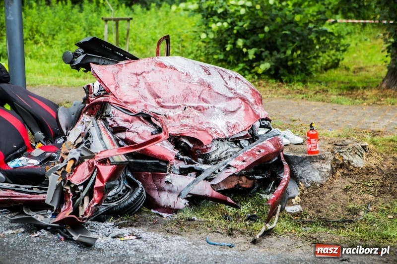 Zdjęcie w galerii na portalu naszraciborz.pl: Nadmierna prędkość prawdopodobną przyczyną wczorajszego wypadku w Rudach  wiadomości z regionu