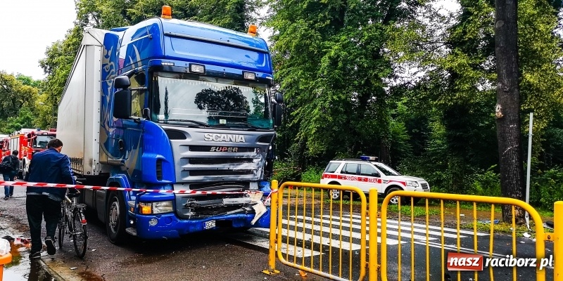 Zdjęcie w galerii na portalu naszraciborz.pl: Nadmierna prędkość prawdopodobną przyczyną wczorajszego wypadku w Rudach  wiadomości z regionu