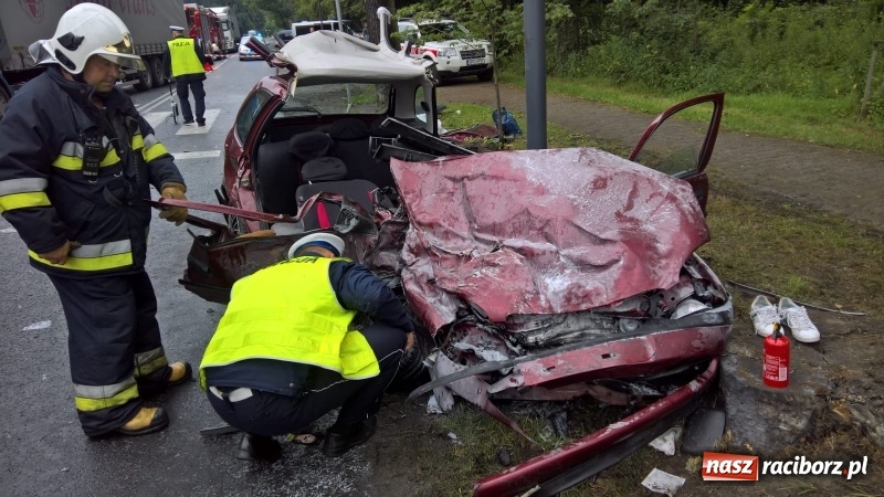Zdjęcie w galerii na portalu naszraciborz.pl: Nadmierna prędkość prawdopodobną przyczyną wczorajszego wypadku w Rudach  wiadomości z regionu
