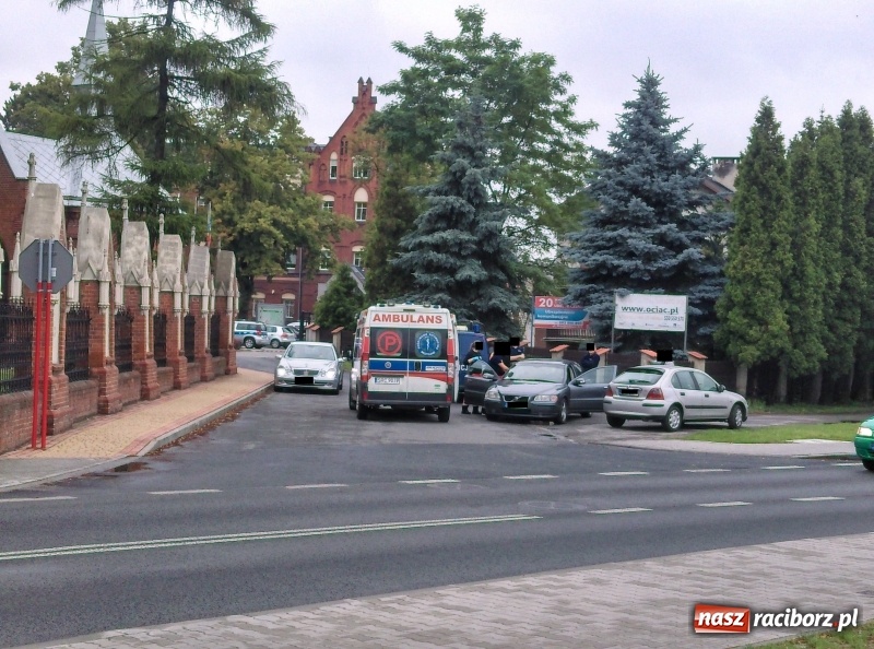 Zdjęcie w galerii na portalu naszraciborz.pl: Czwartkowe fatum na DW 919. Wypadek w Rudach, dachowanie w Jankowicach, kolizja na Ostrogu  wiadomości z regionu