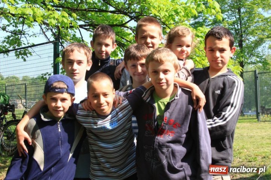 Zdjęcie w galerii na portalu naszraciborz.pl: Biegając promowali aktywny styl życia wiadomości z regionu