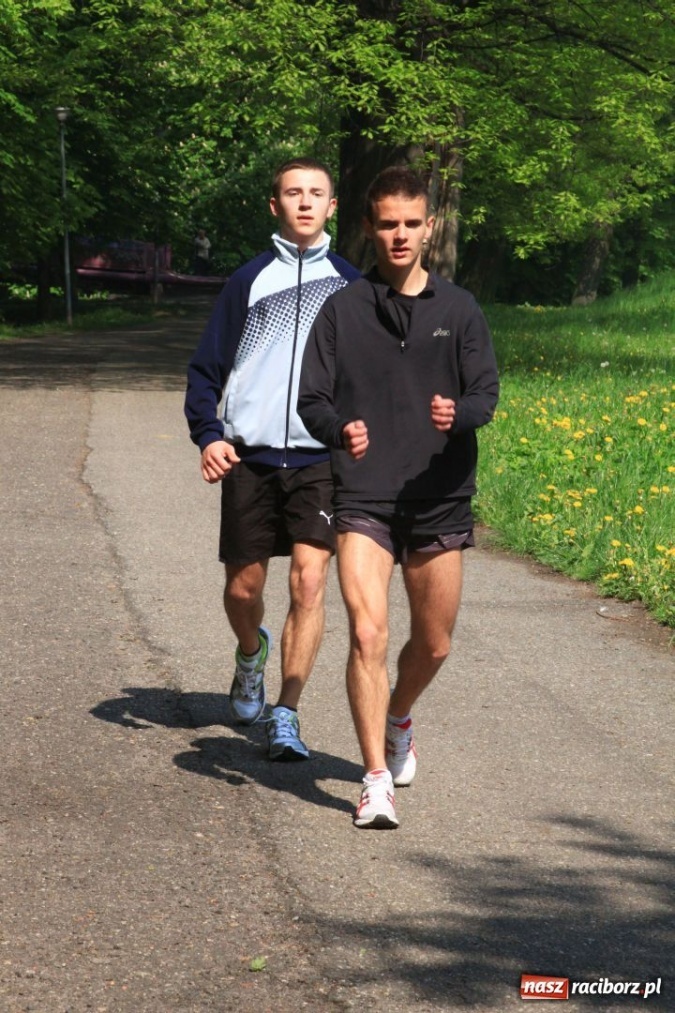 Zdjęcie w galerii na portalu naszraciborz.pl: Biegając promowali aktywny styl życia wiadomości z regionu