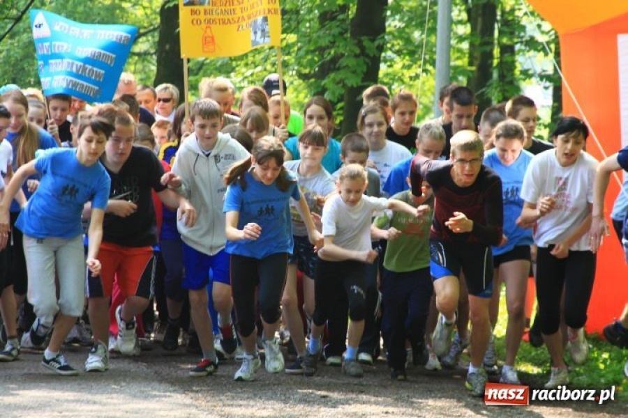 Zdjęcie w galerii na portalu naszraciborz.pl: Biegając promowali aktywny styl życia wiadomości z regionu
