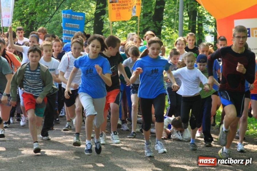 Zdjęcie w galerii na portalu naszraciborz.pl: Biegając promowali aktywny styl życia wiadomości z regionu