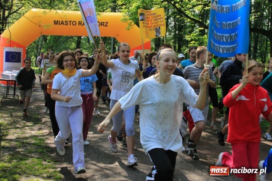 Zdjęcie w galerii na portalu naszraciborz.pl: Biegając promowali aktywny styl życia wiadomości z regionu