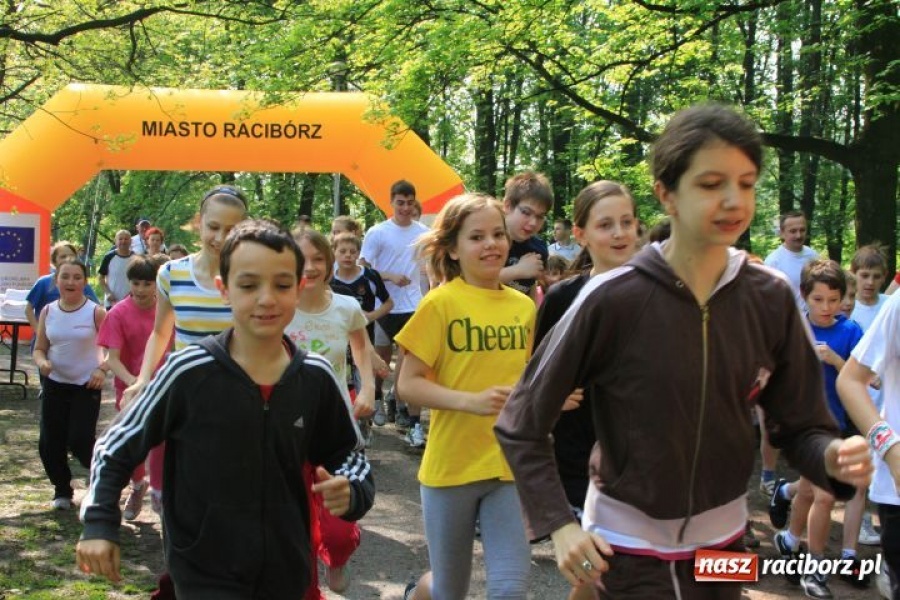Zdjęcie w galerii na portalu naszraciborz.pl: Biegając promowali aktywny styl życia wiadomości z regionu