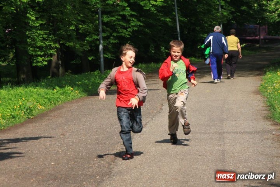 Zdjęcie w galerii na portalu naszraciborz.pl: Biegając promowali aktywny styl życia wiadomości z regionu