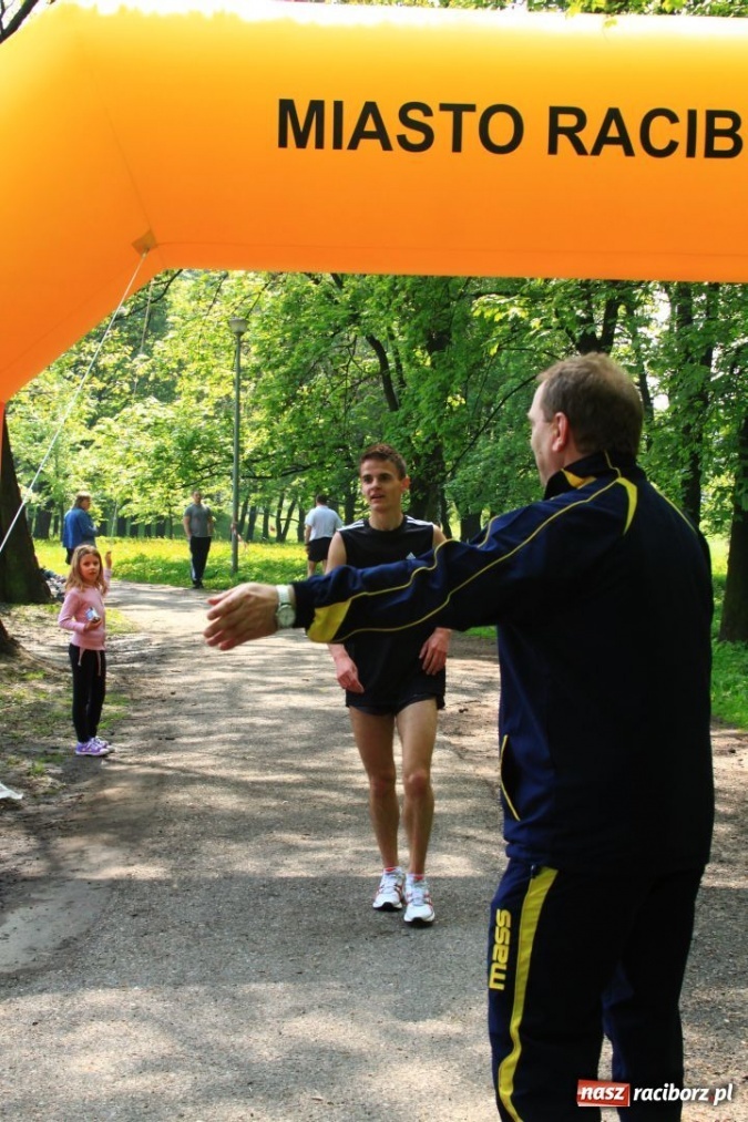 Zdjęcie w galerii na portalu naszraciborz.pl: Biegając promowali aktywny styl życia wiadomości z regionu