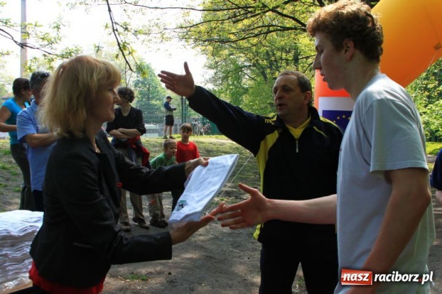 Zdjęcie w galerii na portalu naszraciborz.pl: Biegając promowali aktywny styl życia wiadomości z regionu