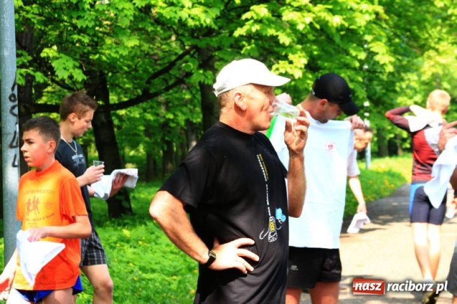Zdjęcie w galerii na portalu naszraciborz.pl: Biegając promowali aktywny styl życia wiadomości z regionu