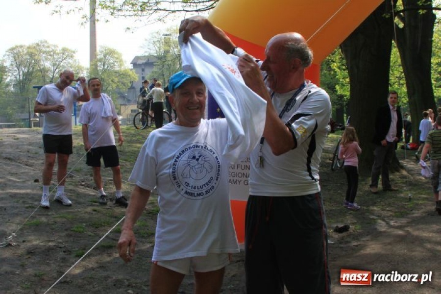 Zdjęcie w galerii na portalu naszraciborz.pl: Biegając promowali aktywny styl życia wiadomości z regionu
