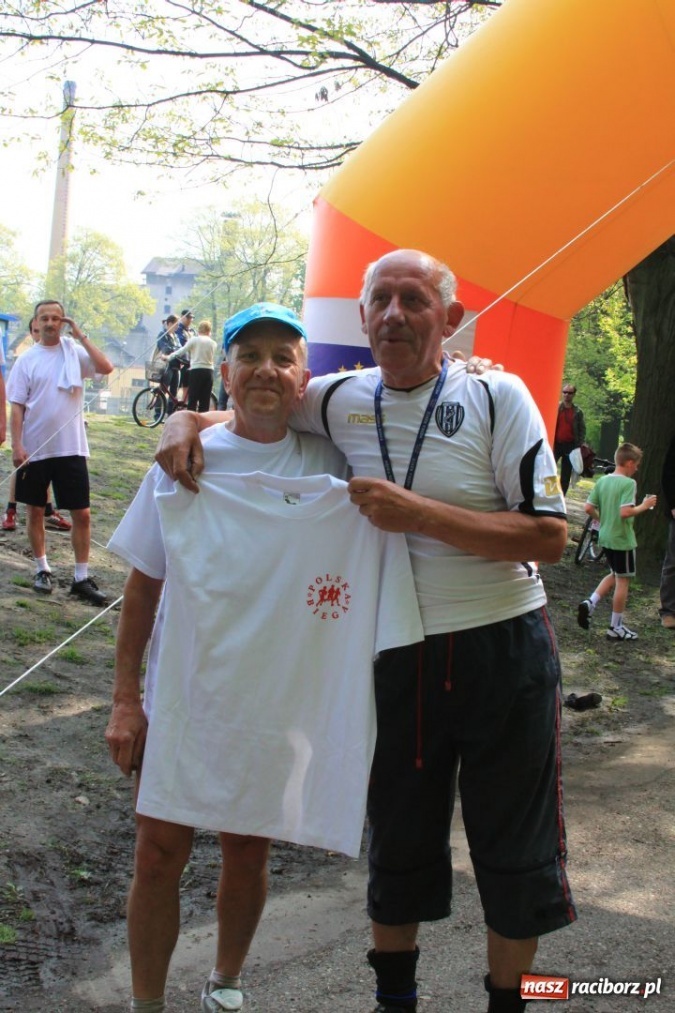 Zdjęcie w galerii na portalu naszraciborz.pl: Biegając promowali aktywny styl życia wiadomości z regionu
