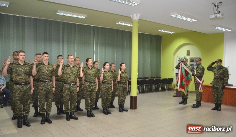 Zdjęcie w galerii na portalu naszraciborz.pl: Najlepsi z najlepszych. Śląska komenda SG w Raciborzu ma nowych funkcjonariuszy  wiadomości z regionu