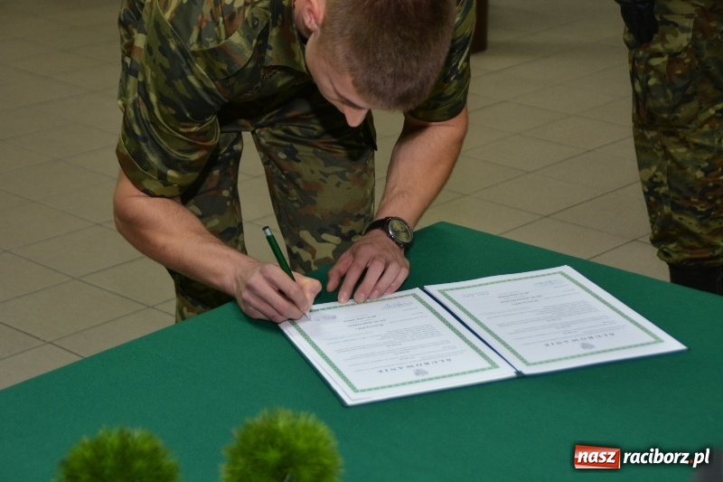 Zdjęcie w galerii na portalu naszraciborz.pl: Najlepsi z najlepszych. Śląska komenda SG w Raciborzu ma nowych funkcjonariuszy  wiadomości z regionu