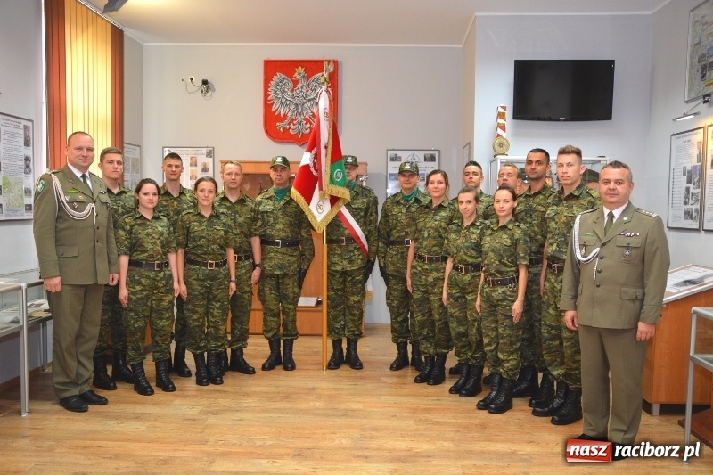 Zdjęcie w galerii na portalu naszraciborz.pl: Najlepsi z najlepszych. Śląska komenda SG w Raciborzu ma nowych funkcjonariuszy  wiadomości z regionu