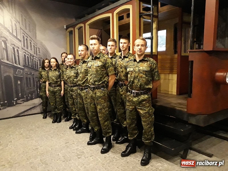 Zdjęcie w galerii na portalu naszraciborz.pl: Najlepsi z najlepszych. Śląska komenda SG w Raciborzu ma nowych funkcjonariuszy  wiadomości z regionu