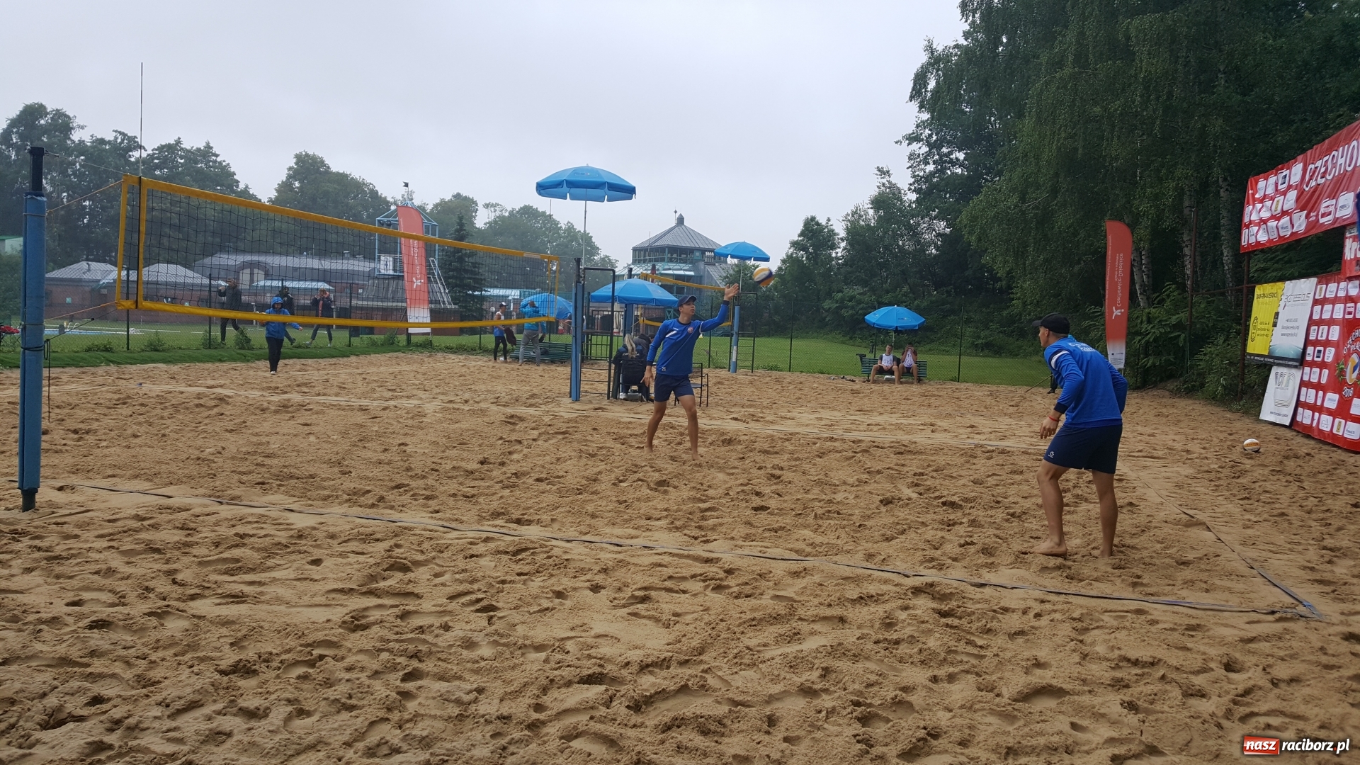 Zdjęcie w galerii na portalu naszraciborz.pl: Maks Skowronek i Wojtek Szwed w Finałach Mistrzostw Polski Juniorów w siatkówce plażowej wiadomości z regionu