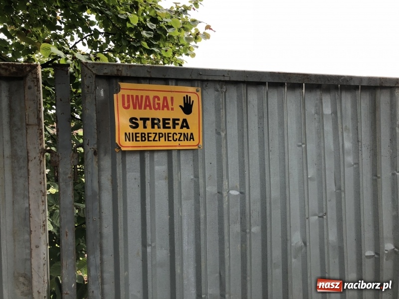 Zdjęcie w galerii na portalu naszraciborz.pl: Na Łąkowej kopią fundamenty. Do jesieni przyszłego roku ma powstać pierwsze 48 mieszkań wiadomości z regionu