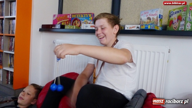 Zdjęcie w galerii na portalu naszraciborz.pl: Deszczowe zabawy w bibliotece wiadomości z regionu
