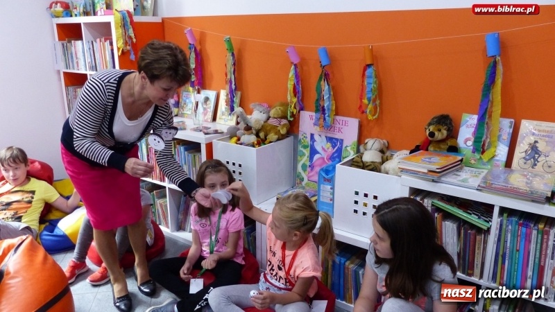 Zdjęcie w galerii na portalu naszraciborz.pl: Deszczowe zabawy w bibliotece wiadomości z regionu