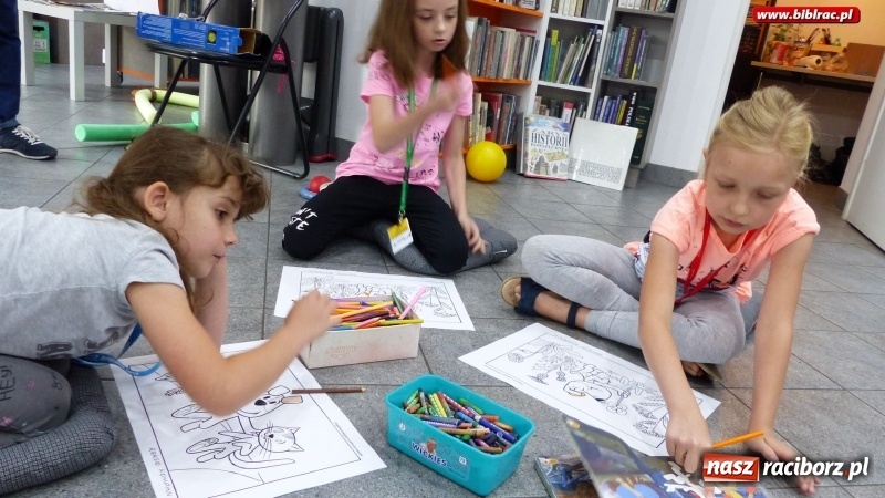 Zdjęcie w galerii na portalu naszraciborz.pl: Deszczowe zabawy w bibliotece wiadomości z regionu