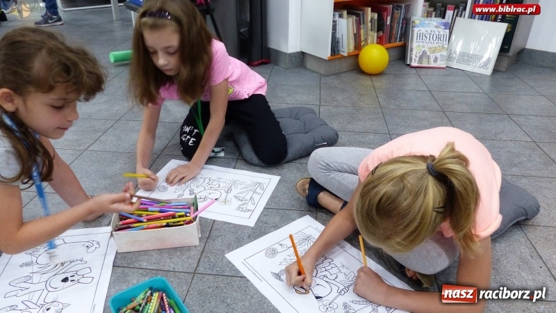 Zdjęcie w galerii na portalu naszraciborz.pl: Deszczowe zabawy w bibliotece wiadomości z regionu