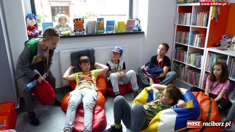 Zdjęcie w galerii na portalu naszraciborz.pl: Deszczowe zabawy w bibliotece wiadomości z regionu