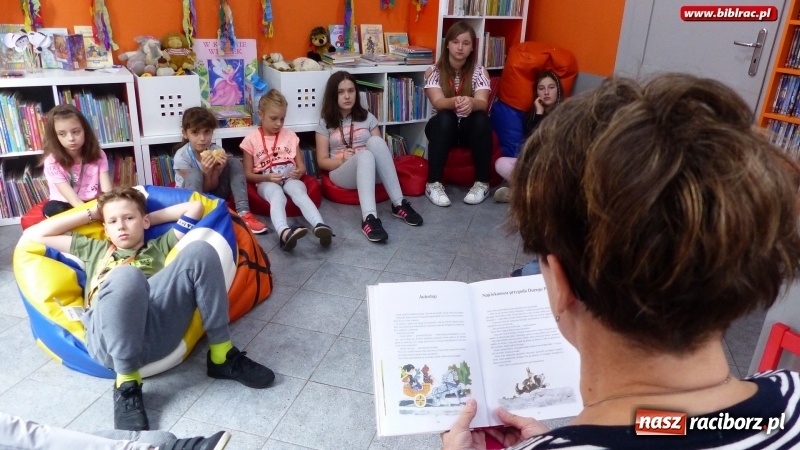 Zdjęcie w galerii na portalu naszraciborz.pl: Deszczowe zabawy w bibliotece wiadomości z regionu