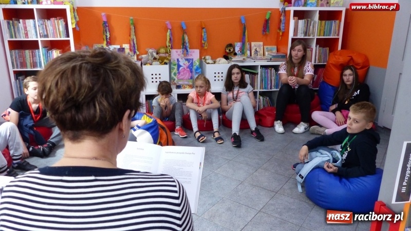 Zdjęcie w galerii na portalu naszraciborz.pl: Deszczowe zabawy w bibliotece wiadomości z regionu