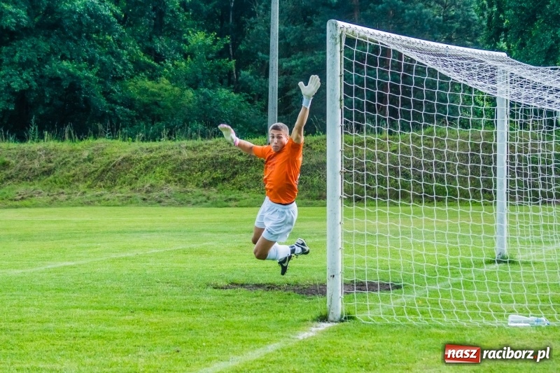 Zdjęcie w galerii na portalu naszraciborz.pl: Górki pokonane. Chałupki zostają w A klasie wiadomości z regionu