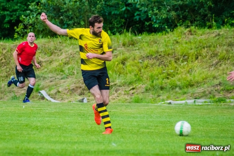 Zdjęcie w galerii na portalu naszraciborz.pl: Górki pokonane. Chałupki zostają w A klasie wiadomości z regionu