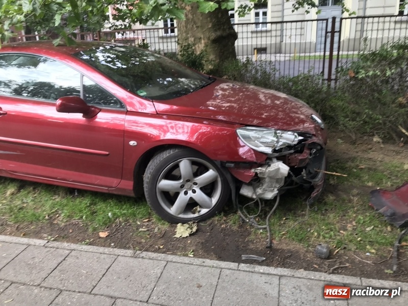 Zdjęcie w galerii na portalu naszraciborz.pl: Poważna kraksa w centrum Raciborza  wiadomości z regionu