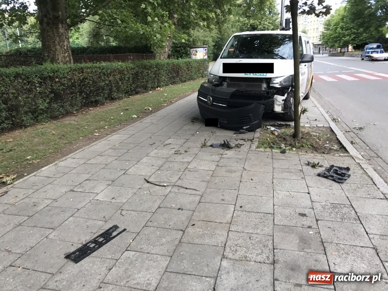 Zdjęcie w galerii na portalu naszraciborz.pl: Poważna kraksa w centrum Raciborza  wiadomości z regionu