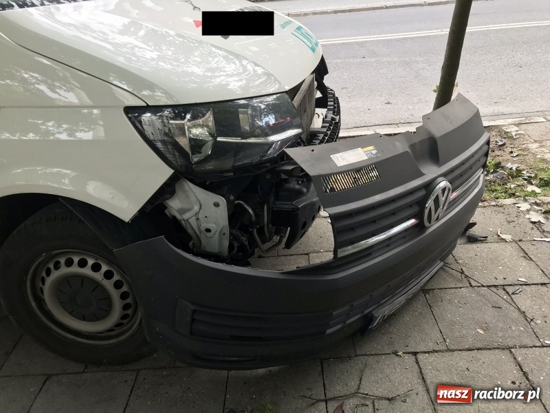 Zdjęcie w galerii na portalu naszraciborz.pl: Poważna kraksa w centrum Raciborza  wiadomości z regionu