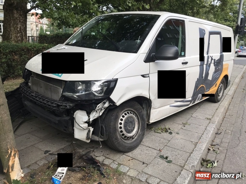 Zdjęcie w galerii na portalu naszraciborz.pl: Poważna kraksa w centrum Raciborza  wiadomości z regionu