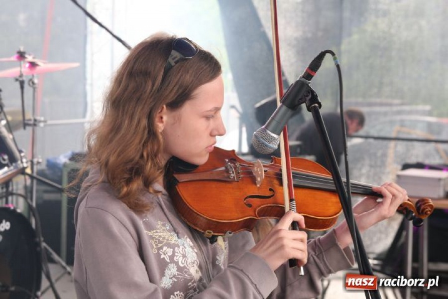 Zdjęcie w galerii na portalu naszraciborz.pl: Boys porwał widownię w Pietrowicach wiadomości z regionu