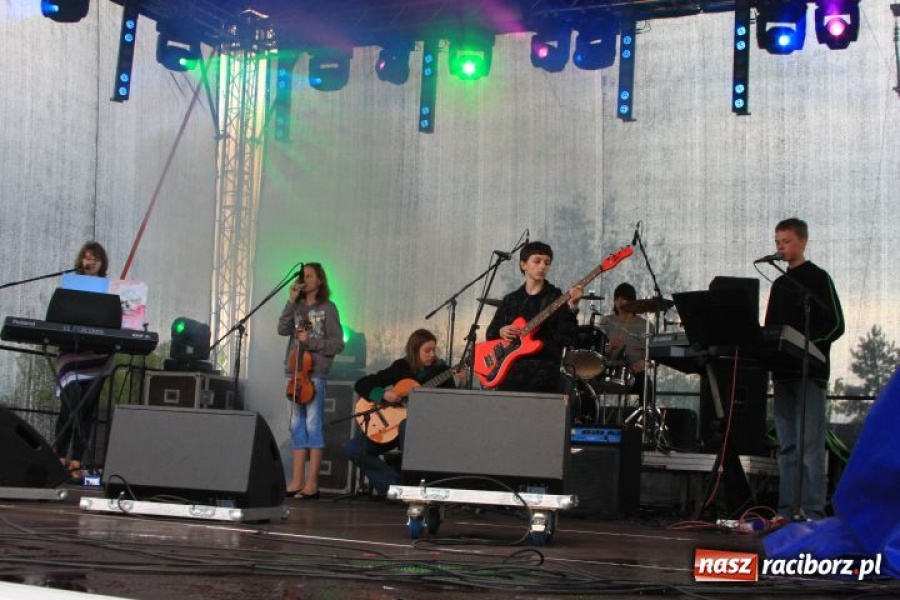 Zdjęcie w galerii na portalu naszraciborz.pl: Boys porwał widownię w Pietrowicach wiadomości z regionu