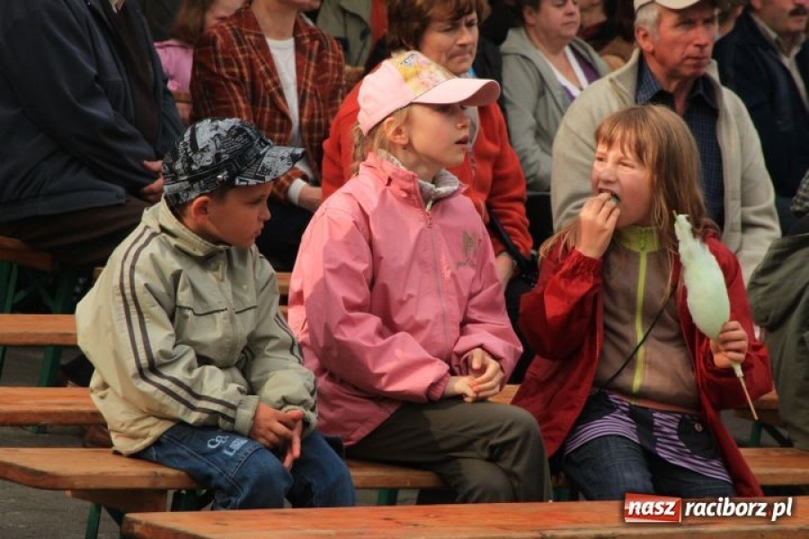 Zdjęcie w galerii na portalu naszraciborz.pl: Boys porwał widownię w Pietrowicach wiadomości z regionu
