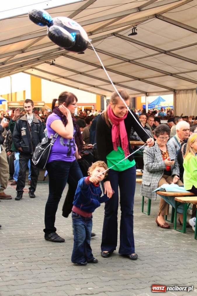 Zdjęcie w galerii na portalu naszraciborz.pl: Boys porwał widownię w Pietrowicach wiadomości z regionu