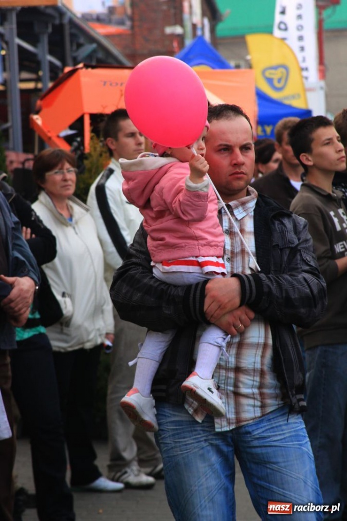 Zdjęcie w galerii na portalu naszraciborz.pl: Boys porwał widownię w Pietrowicach wiadomości z regionu