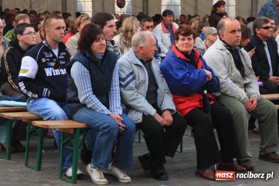 Zdjęcie w galerii na portalu naszraciborz.pl: Boys porwał widownię w Pietrowicach wiadomości z regionu