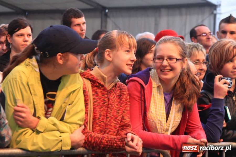 Zdjęcie w galerii na portalu naszraciborz.pl: Boys porwał widownię w Pietrowicach wiadomości z regionu