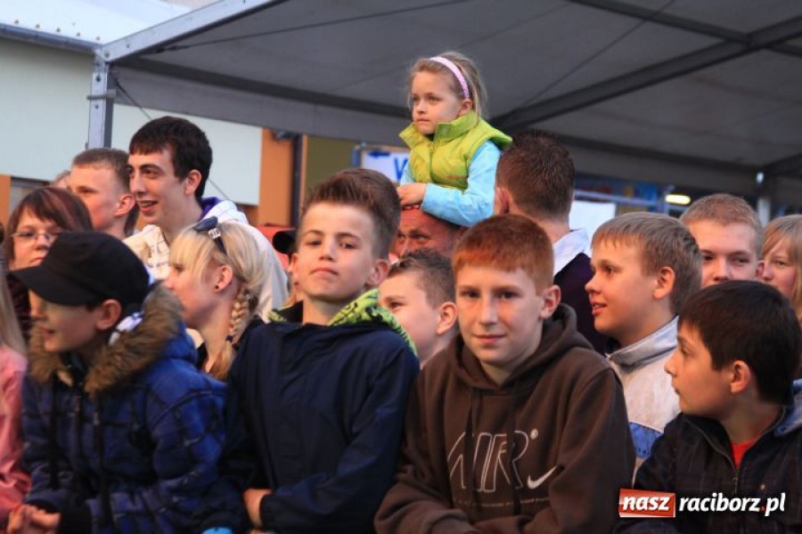 Zdjęcie w galerii na portalu naszraciborz.pl: Boys porwał widownię w Pietrowicach wiadomości z regionu